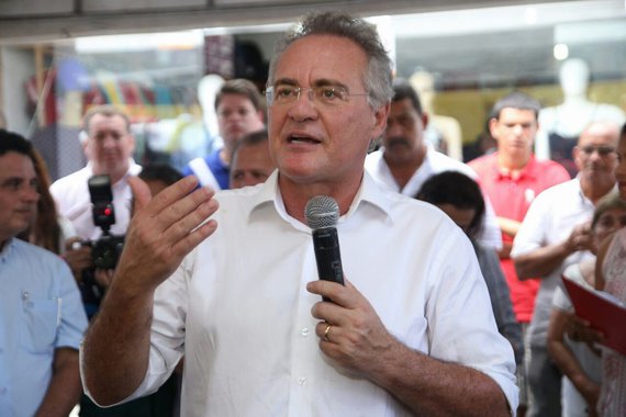 Na corrida para garantir votos e manter seu mandato de senador por Alagoas, em 2018, Renan Calheiros (PMDB) tem cortado o Estado de ponta a ponta; como se diz no Nordeste, “não tem perdido nem tapagem de casa”; foi assim que ele visitou aliados no sábado (29), em Delmiro Gouveia, no alto Sertão, e depois seguiu para Paulo Jacinto, no Agreste, onde participou de uma festa pública