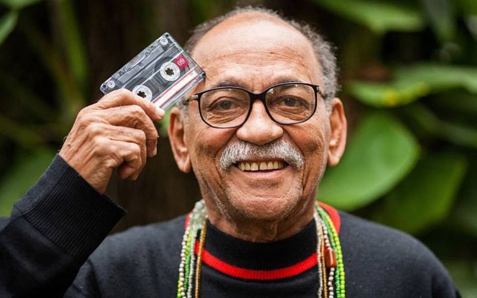 Corpo do sambista Wilson das Neves, que morreu no último sábado (26), aos 81 anos, no Rio de Janeiro, será sepultado hoje (28), às 10h, no Cemitério Jardim da Saudade, em Sulacap, na zona oeste da cidade; ele estava internado em um hospital da Ilha do Governador, tratando de um câncer