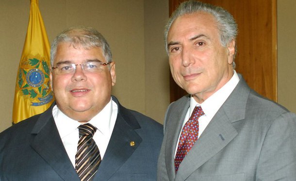 Na véspera da sessão ordinária na qual a Câmara dos Deputados pode decidir o futuro político de Michel Temer e do Brasil, o deputado federal baiano Lúcio Vieira Lima, do PMDB, esbanja tranquilidade e otimismo; "Conversei com o presidente na semana passada em Brasília e ele está muito tranquilo, surpreendentemente tranquilo. Aqueles que pensam que ele está preocupado também se enganam. Ele está com um humor maravilhoso e principalmente com disposição de trabalhar pelo Brasil", diz Lúcio