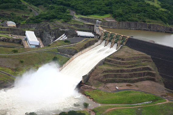 O governo de Minas Gerais e a Cemig correm contra o tempo para conseguir R$ 11 bilhões depois que o governo federal aceitou o acordo que pode impedir o leilão de quatro usinas da estatal no dia 27 de setembro: Jaguara, Miranda, São Simão e Volta Grande; presidente da empresa, Bernardo Salomão Alvarenga, anunciou que o executivo federal aceitou o acordo; a União já conta com os R$ 11 bilhões, valor da outorga do leilão e que deve ser pago em novembro, para ajudar a cobrir o rombo fiscal de 2017