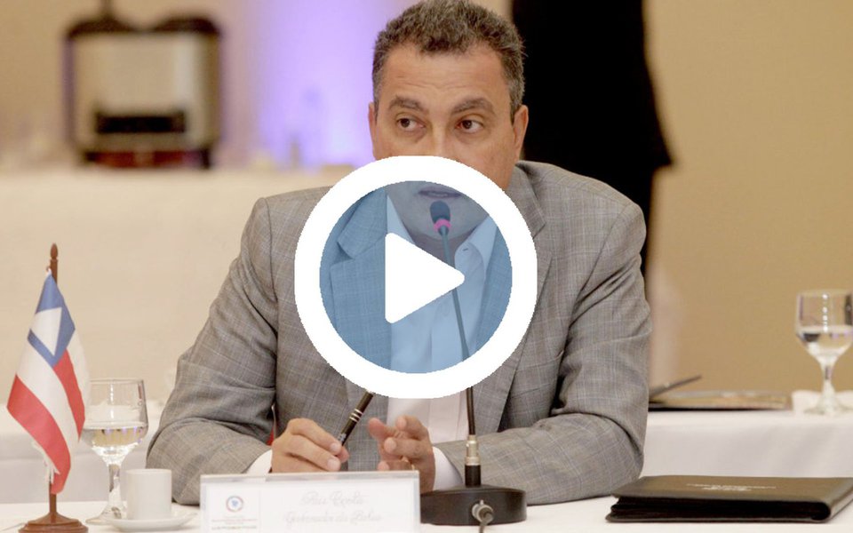 Diante da polêmica sobre os deputados da Bahia que poderiam votar ou se ausentar em benefício de Michel Temer, o governador Rui Costa postou no Twitter um vídeo dizendo que toparia entregar o cargo se for para antecipar as eleições diretas gerais; "Eu topo colocar o meu cargo à disposição para que possamos antecipar as eleições no Brasil", disse Rui