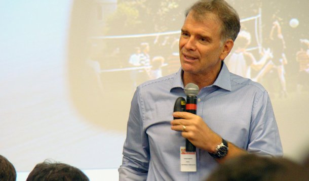 A interlocutores e amigos, o ex-técnico da seleção brasileira de vôlei, Bernardo Rezende, o Bernardinho, disse que será candidato ao governo do Estado pelo Partido Novo, segundo o colunista Lauro Jardim