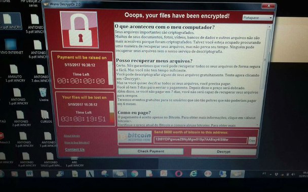 O único aparelho de raio X do Hospital Regional do Paranoá, no Distrito Federal, está sem funcionar há cerca de duas semanas; a Secretaria de Saúde não sabe quando o problema será resolvido; de acordo com  a pasta, a causa é a mesma que deixou hospitais do DF sem o exame na semana passada: um vírus que afetou o sistema de informática do governo