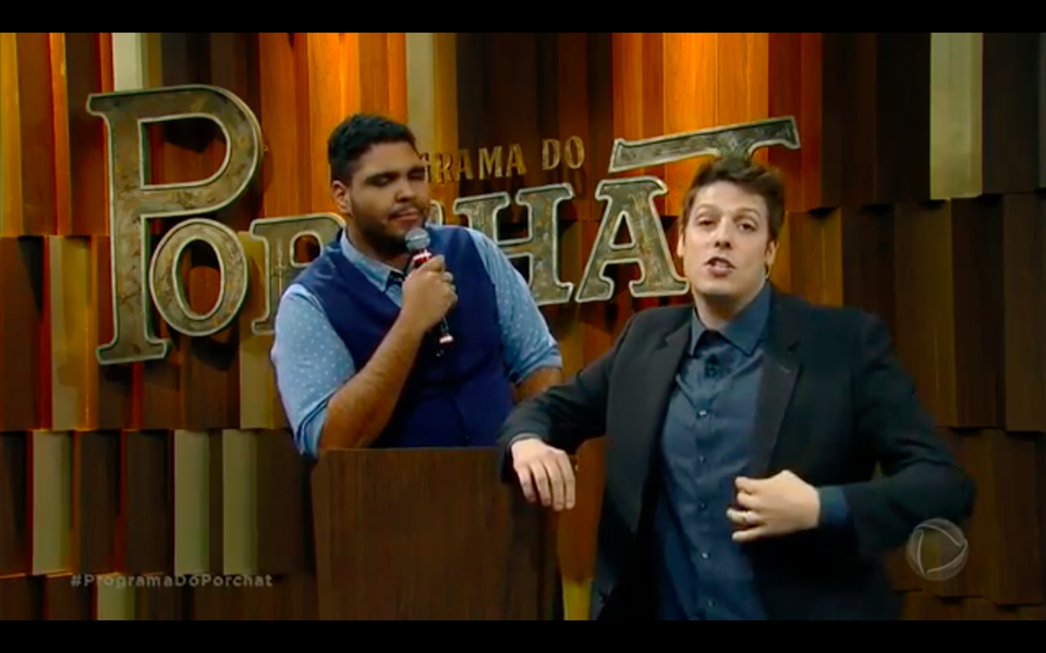O humorista Fábio Porchat ironizou em seu programa a quantidade de citações do senador Aécio Neves (PSDB) em delações premiadas: "O senador Aécio Neves foi mais uma vez citado numa delação. Dessa vez foi o publicitário Marcos Valério. O Aécio está envolvido em tantas delações que daqui a pouco ele pede música no Fantástico"