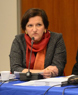 Conselho Nacional de Justiça adia julgamento da juíza paulista Kenarik Boujikian, punida por libertar 11 presos cuja pena já havia expirado; a punição se deu a pedido do desembargador Amaro Thomé Filho, pois a decisão deveria ter sido apreciada por um colegiado e não ter sido decidida monocraticamente pela juíza; a Procuradoria-Geral da República (PGR), entendeu a decisão de Kenarik como legítima e pede a absolvição