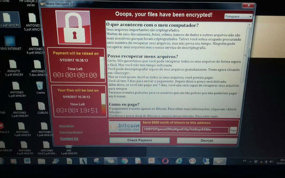 O único aparelho de raio X do Hospital Regional do Paranoá, no Distrito Federal, está sem funcionar há cerca de duas semanas; a Secretaria de Saúde não sabe quando o problema será resolvido; de acordo com  a pasta, a causa é a mesma que deixou hospitais do DF sem o exame na semana passada: um vírus que afetou o sistema de informática do governo