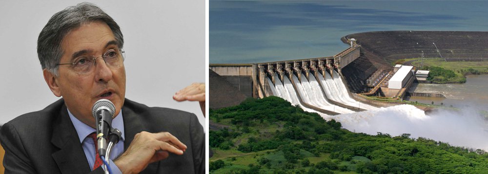 O governo de Minas Gerais, maior acionista da Cemig, decidiu substituir o presidente da companhia, Bernardo Salomão Alvarenga, além de outros três importantes executivos, após a companhia falhar na tentativa de manter quatro hidrelétricas relicitadas pelo governo federal; além da questão das hidrelétricas, a demora na venda de ativos pela Cemig também pesou na decisão do governador Fernando Pimentel (PT); a estatal de energia controlada pelo governo mineiro, que tem 51% na empresa, vai anunciar oficialmente a saída de Alvarenga e dos outros três executivos após definir suas substituições
