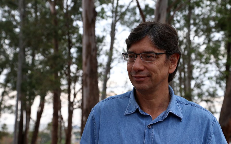 Professor de Economia da Unicamp e presidente da Fundação Perseu Abramo, Marcio Pochmann, participa do ciclo de debates "Impressões ao Calor da Hora", promovido pela organização Algo a Dizer; evento acontecerá nesta terça-feira, 1º, a partir das 20h, no Teatro Casa Grande, no bairro do Leblon; apresentação será feita pelo ex-senador e ex-prefeito do Rio, Saturnino Braga – presidente do Instituto Casa Grande-ICG e a mediação ficará a cargo de Marcelo Barbosa, diretor-executivo do ICG