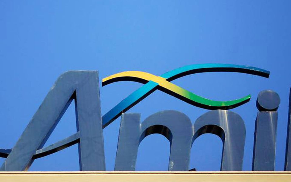 Os herdeiros do grupo de saúde Amil negociam com a gigante americana UnitedHealth para vender os 10% de participação remanescentes da família no grupo e pelo menos cinco hospitais da rede Ímpar, controlada pela família, de acordo com uma pessoa a par das negociações, ouvida pelo jornal Valor Econômico; valor total do negócio poderia movimentar até R$ 7 bilhões