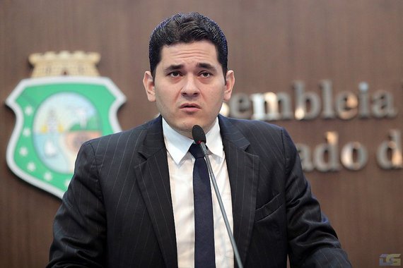 O deputado Audic Mota (PMDB) cobrou o cumprimento da promessa do Governo Federal em implementar a medida provisória (MP) que regulariza os repasses do Fundeb para o Estado. Segundo o parlamentar, no ano de 2016, houve erros no valor dos recursos repassados e o Governo publicou uma portaria informando que iria recuperar os recursos cobrando dos municípios de uma só vez. Audic defende aprovação da Medida Provisória para negociar a devolução dos recursos de forma parcelada ou mesmo que o Governo não retome esses valores, já que o repasse de julho está em atraso