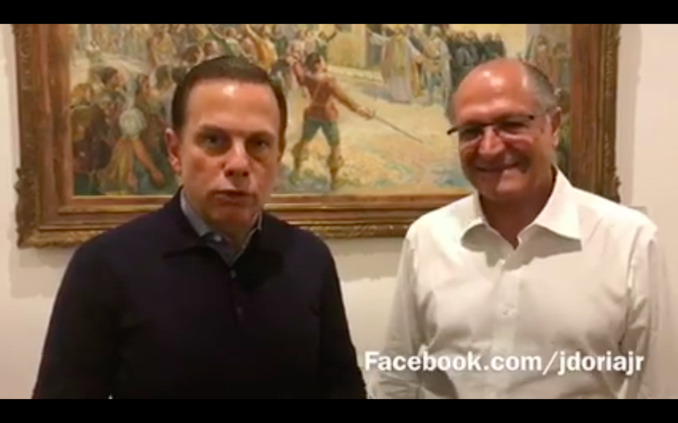 Diante das críticas crescentes à sua tentativa de tomar o lugar de Geraldo Alckmin como candidato tucano o Planalto em 2018, João Doria publicou um vídeo em que jura lealdade ao governador e exalta os "37 anos de amizade" entre eles; fora das redes sociais, porém, Doria segue traindo Alckmin e viajando pelo Brasil para costurar alianças para se lançar candidato à Presidência