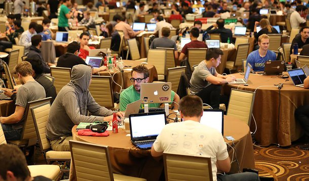 Curitiba, no Paraná, vai sediar o primeiro Hackathon Audiovisual do Brasil, uma experiência inovadora de construção de novas “soluções transmídia” para o setor; promovido pelo Sebrae no Paraná, a programação ocorre em duas etapas: o Seminário "Esquenta" Hackathon, no dia 29 de julho, e a maratona Hackathon nos dias 5 e 6 de agosto, ambos na sede do Sebrae na capital paranaense; o objetivo é desafiar profissionais de diferentes áreas – como programadores, designers, produtores audiovisuais, universitários, pessoal criativo, a somarem esforços e competências para criar um protótipo de projeto audiovisual transmídia ou startup na área