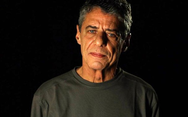São, no mínimo, idiotas nas mãos dos que criam picuinhas enquanto a banda do Chico Buarque passa para esquecermos deste tempo, página infeliz da nossa história, quando dorme a nossa pátria mãe tão distraída, sem perceber que é subtraída em tenebrosas transações