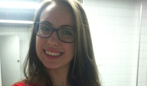 Felizmente, jovem professora Karina, nem o Mendoncinha nem o charlatão Temer nem o mercado golpista nem o imperialismo assassino e produtor de guerras arrasa humanidade, para as quais envia os jovens, conseguirão impedir os sonhos de jovens como a colega e como milhões de outros brasileiros e brasileiras que não se deixarão enrolar pelos opressores, velhacos e golpistas