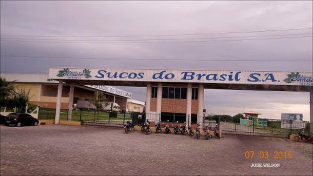 De acordo com o processo, a falência da empresa foi requerida por dois credores, sob o argumento de inadimplemento de títulos de forma injustificada, mesmo após o protesto dos mesmos. A falência foi decretada pela juíza Ricci Lôbo, da 1ª Vara da Comarca de Pacajus