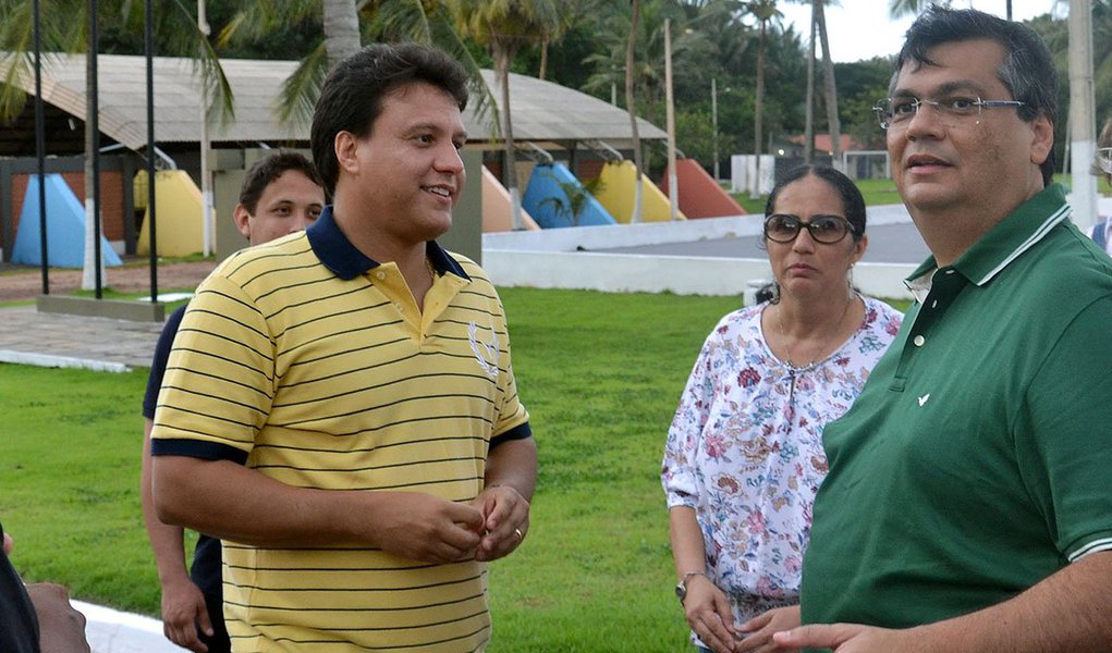 O governador Flávio Dino (PCdoB) concedeu progressão para 5.559 professores da rede pública estadual; após autorizar a progressão, o governador afirmou que “A Educação é o principal investimento para desenvolver o Maranhão”; progressões já passam a ser implementadas nos contracheques a partir do próximo salário, juntamente com o vencimento do mês
