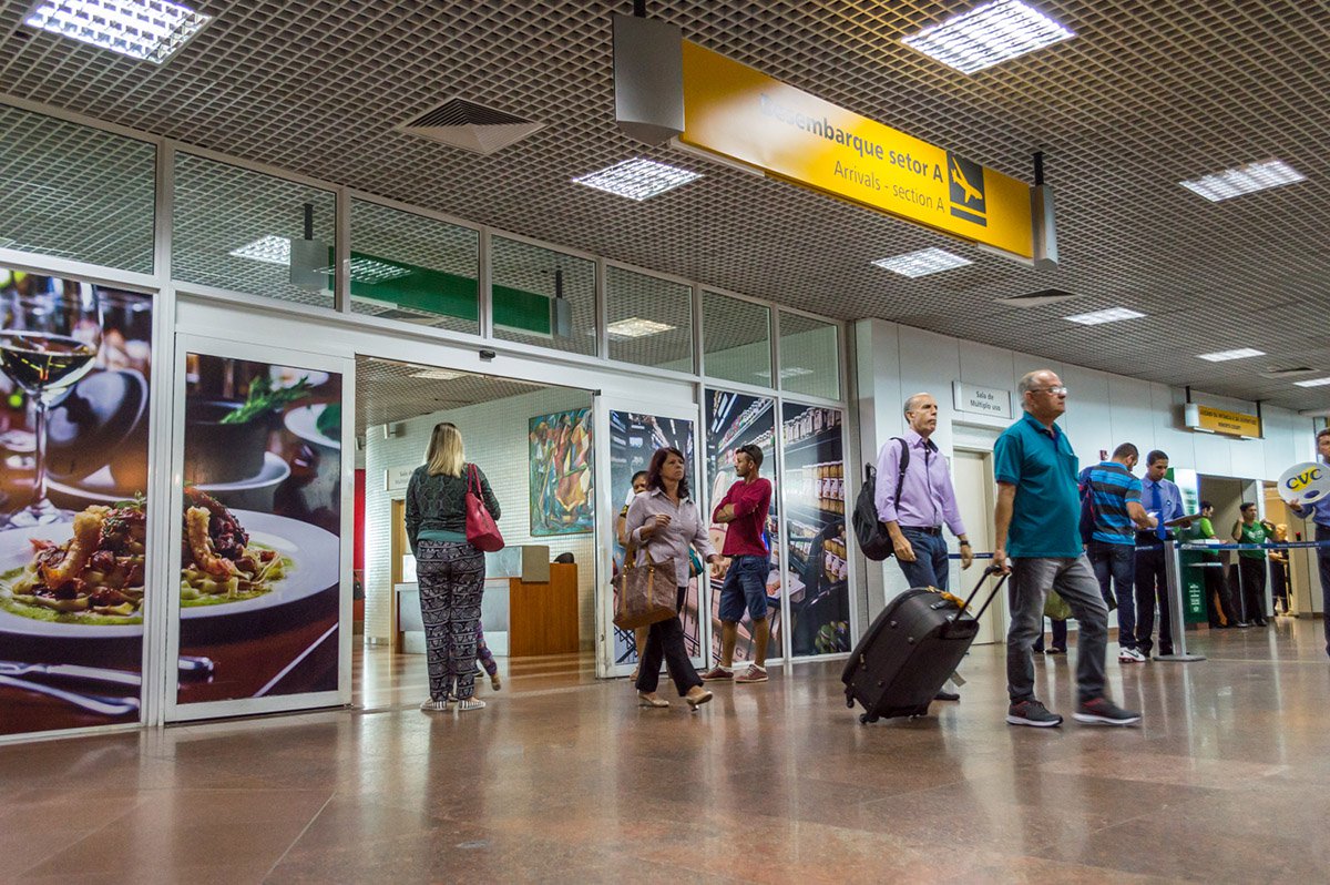 Dados da Infraero apontam crescimento de 6,45% no número de embarques e desembarques de passageiros, em junho, comparado ao mesmo mês em 2016, no aeroporto Zumbi dos Palmares, que fica na Grande Maceió; a movimentação, calculada mensalmente, registrou 140.023 viajantes em passagem pelo aeroporto, enquanto que, no ano passado, o número foi de 131.500