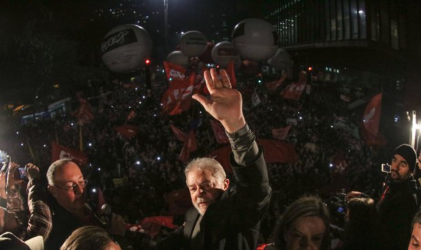 Somos um povo de paz, alegre, democrático, mas isso nunca significou rendição, submissão ou conformidade com injustiças sociais ou pessoais, como agora, no caso de Lula