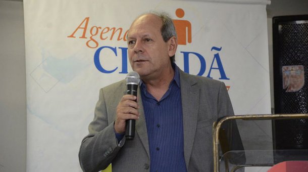 O prefeito de Araguaína, Ronaldo Dimas (PR), faz coro a empresários e população sobre o remanejamento de R$ 46 milhões da obra de restauração e duplicação da TO-222 feito pela Assembleia Legislativa; “No ano que vem, os eleitores de Araguaína e região também irão ‘remanejar' seus votos”, afirmou o chefe do executivo