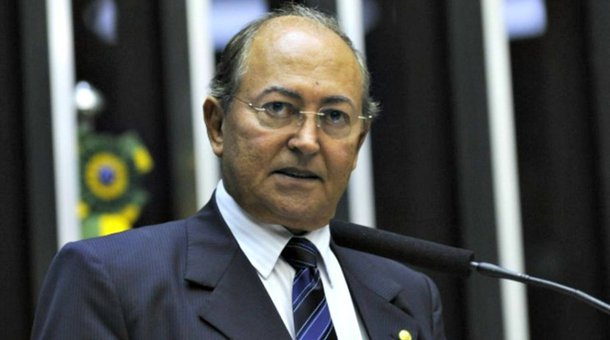 O Procurador-Geral da República, Rodrigo Janot, solicitou ao STF que o nome do deputado federal Lázaro Botelho (PP-TO) seja retirado do inquérito nº 3989, que investiga supostos envolvidos em esquemas de corrupção na Lava-Jato; ficou constatado que não há envolvimento do parlamentar tocantinense no caso, após investigações realizadas pela PF, Receita Federal e PGR; sobre o parlamentar pesava uma citação do seu nome, por parte do doleiro Alberto Yousseff que, posteriormente, declarou em juízo não conhecer e nunca ter encontrado ou conversado com o deputado tocantinense