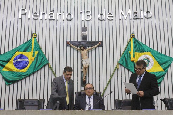 O projeto de lei aprovado nesta quinta (6), na Assembleia Legislativa, altera os percentuais das Gratificações de Atividades Educacionais Especializadas (GAEE) e por efetiva regência de classe devidos aos profissionais do Grupo Ocupacional Magistério (MAG) da Educação Básica.  A GAEE passa a 8,5% em julho e 12% em novembro
