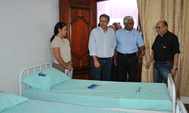 O governador Marcelo Miranda vistoriou as obras da Unidade de Terapia Intensiva (UTI) Pediátrica do Hospital Municipal Eduardo Medrado, em Araguaína; as obras no hospital permitirão a abertura de 10 leitos da UTI Pediátrica que, após serem concluídos, receberão os equipamentos adquiridos pelo governo estadual, em conformidade com a normativa do Ministério da Saúde; o governo investiu R$ 568.014,47 em equipamentos