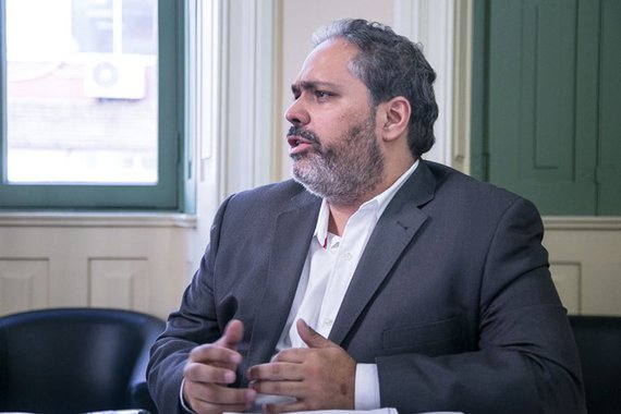 A gestão de Nelson Marchezan Júnior (PSDB) sofreu a sua principal derrota nos primeiros nove meses de governo com a rejeição, na Câmara de Vereadores, do projeto de alteração das alíquotas do IPTU em Porto Alegre; após a votação registrar 25 votos contrários e apenas 10 favoráveis, sem apoio inclusive dentro de partidos da base do Executivo, a análise feita era de um governo fragilizado, diante de uma relação fraturada com a Câmara. Essa, porém, não é a visão que o vice-prefeito Gustavo Paim (PP), desde maio responsável pela articulação política, tem da questão; "Fiquei frustrado, fiquei triste, chateado, empreendi muitas energias e isso consome, mas vejo uma baita oportunidade de aprendizado, de conhecimento recíproco"