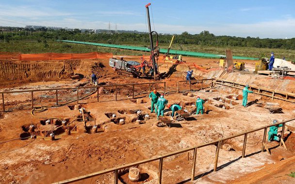 Brasília terá uma força-tarefa para analisar processos de licenciamento ambiental de obras de utilidade pública e de interesse social; de acordo com o superintendente de Licenciamento do Instituto Brasília Ambiental (Ibram), Antônio Barreto, “essa força-tarefa foi criada com o objetivo de diminuir o tempo gasto em processos para programas como o Habita Brasília, conforme está listado no decreto”