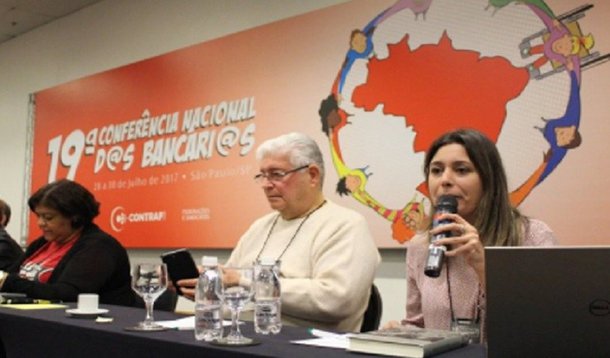 Senador Roberto Requião (PMDB-PR) defendeu hoje (29), durante participação no 19º Congresso Nacional dos Bancários, a realização de um referendo popular para revogar todas as leis aprovadas no governo de Michel Temer (PMDB) à revelia dos interesses e vontade da população; "Temos que liquidar todas essas leis que sem a autorização da população brasileira foram votadas por um congresso que não tem legitimidade para implantar um sistema que está moribundo na Europa e que hoje pede asilo para vir morrer no Brasil", disse Requião