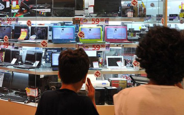 Empresas do Distrito Federal que não recolheram tributos da forma correta de janeiro a março de 2017 têm até 28 de julho para se ajustar e evitar serem inscritas na dívida ativa; de acordo com a Secretaria de Fazenda, 8.516 pessoas jurídicas declararam o ICMS e o ISS, mas de maneira errada; entre as falhas mais comuns estão o recolhimento em datas diferentes ou a indicação de códigos de outras contribuições tributárias