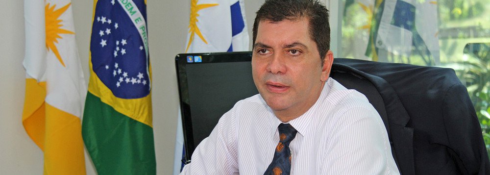 O prefeito de Palmas, Carlos Amastha (PSB), anunciou que 64% do funcionalismo da Capital receberá a data-base na folha de agosto; a publicação veio no mesmo dia em que sindicatos representantes de servidores emitiram nota de repúdio contra a gestão por conta do atraso do reajuste de 6,58% para repor as perdas causadas da inflação