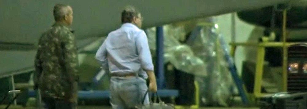 Ex-ministro Geddel Vieira Lima já está na Superintendência da Polícia Federal em Brasília, onde chegou no início desta madrugada; ex-braço-direito de Michel Temer, Geddel foi preso preventivamente por tentar, de acordo com a PF, obstruir a investigação de supostas irregularidades na liberação de recursos da Caixa Econômica Federal, ao tentar impedir eventuais delações premiadas de Eduardo Cunha e Lúcio Funaro