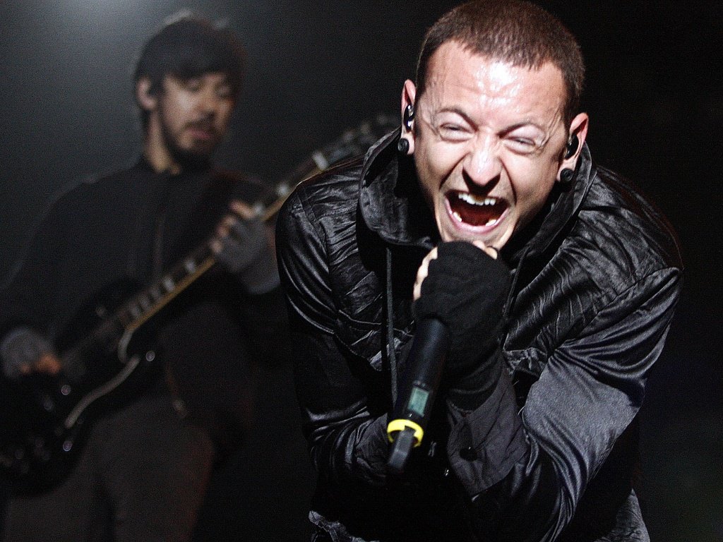 Vocalista da banda Linkin Park, Chester Bennington, tinha 41 anos; a polícia da Califórnia acredita que ele tenha cometido suicídio por enforcamento, assim como ocorrera com Chris Cornell, vocalista do Soundgarden, morto em maio