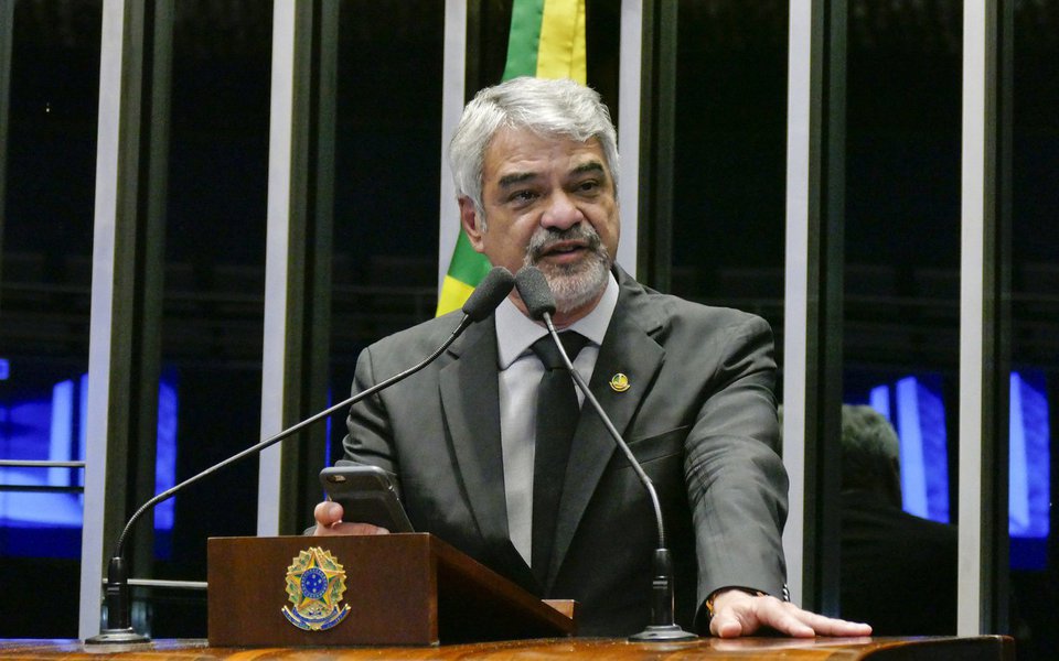 Líder da oposição no Senado, Humberto Costa (PT-PE), afirmou que Lula conseguiu desmontar os argumentos utilizados pelo Ministério Público Federal no processo oferecido à Justiça sobre a compra de um terreno para o instituto Lula e um apartamento; "Sabemos que o magistrado[juiz federal Sérgio Moro] não foi imparcial ao condená-lo no caso do tríplex do Guarujá naquela primeira oportunidade, mesmo diante de todas as evidências que apontavam que ele não era e nunca foi proprietário do imóvel. Agora, Moro tem mais uma chance para mostrar que pode ser imparcial ao julgar o ex-presidente", disse