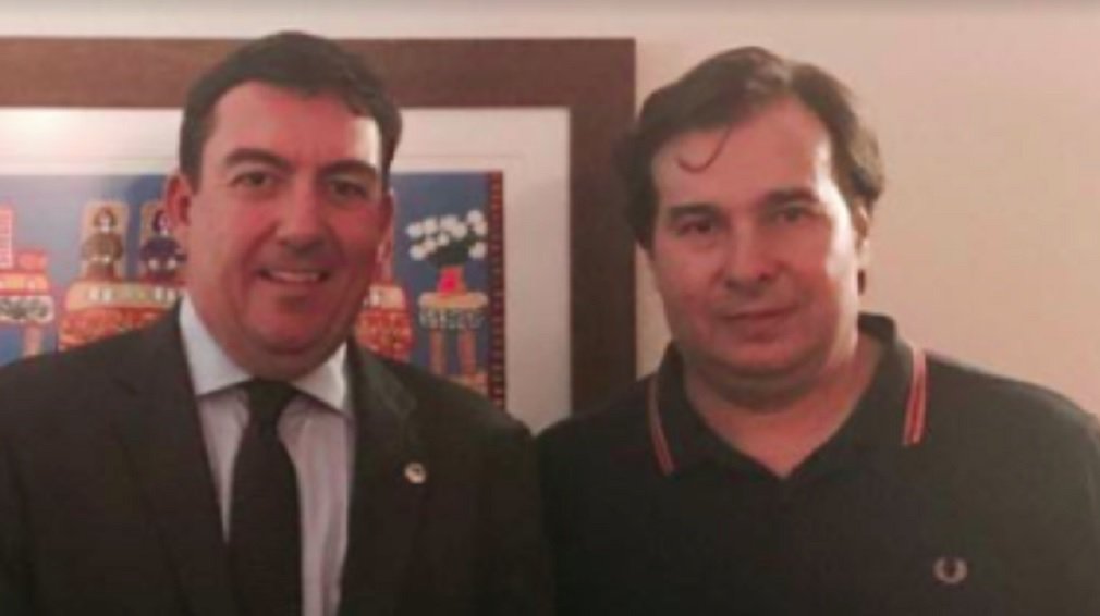 O presidente da Assembleia Legislativa, José Vitti (PSDB), tem agenda movimentada na manhã da próxima quinta-feira (28) em Brasília; em ato na residência oficial do presidente da Câmara dos Deputados, Rodrigo Maia (DEM), ele assina acordo de renovação da TV Digital, que estabelece cooperação entre a TV Câmara e a TV Assembleia; emissora já opera em sinal aberto em Goiás