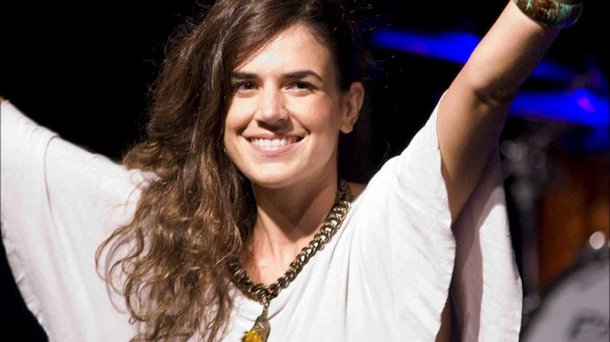 A galera presente aos shows do Rock in Rio sempre procura manter a tradição dos famosos gritos de guerra; e este ano não foi diferente; além dos protestos contra Michel Temer, que costumeiramente, vêm da plateia, a cantora Mariana Aydar mandou um Fora Temer em apresentação no Palco Sunset, durante homenagem ao compositor brasileiro João Donato