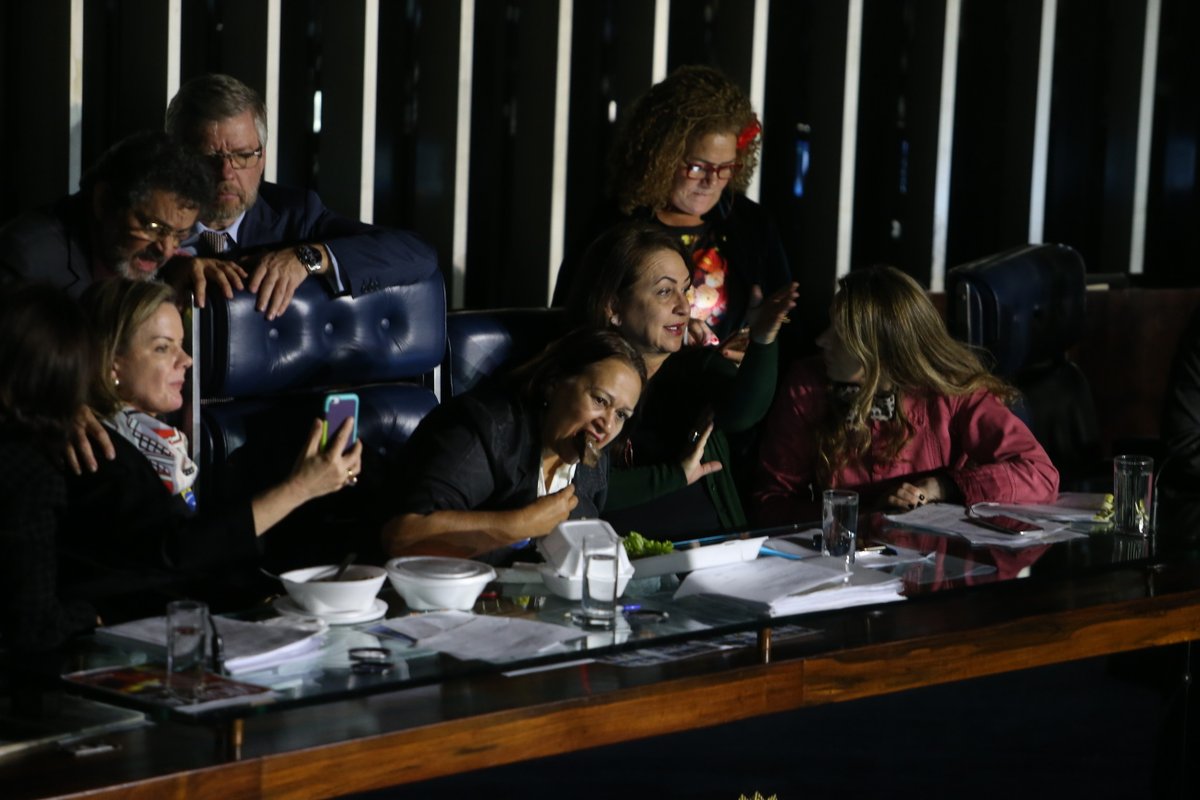 De acordo com a senadora Kátia Abreu (PMDB-TO), a Reforma é necessária, mas não pode ser votada na atual redação do projeto de lei: "Alguns pontos da Reforma são impossíveis de serem votados. São pontos que destroem as leis trabalhistas, tirando direitos dos trabalhadores".
