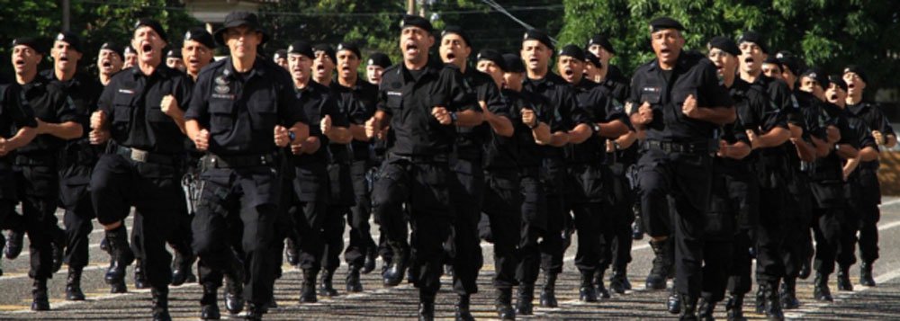 O governo de Goiás, por meio da Secretaria de Segurança Pública e Administração Penitenciária (SSPAP), inaugura nesta terça-feira (18), no Entorno do Distrito Federal, duas novas unidades de policiamento especializado. Em Luziânia, no Jardim Ingá, será instalada uma nova unidade das Rondas Ostensivas Táticas Metropolitanas (Rotam); o executivo também anuncia investimentos, do Programa Goiás Na Frente, na ordem de R$ 25 milhões em obras estruturais e iniciativas de combate à criminalidade em toda a região do Entorno Sul do Distrito Federal