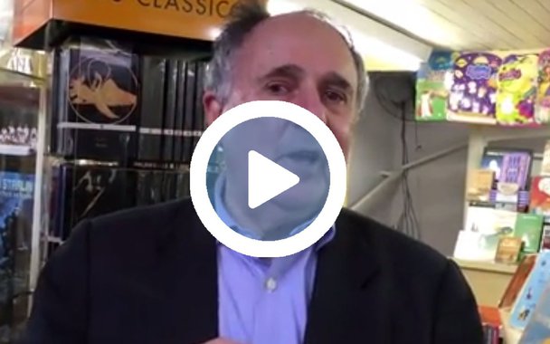 Senador Cristovam Buarque (PPS-DF), que foi alvo de escracho na Universidade Federal de Minas Gerais (UFMG) e por isso obrigado a cancelar o lançamento de seu livro na instituição, acusou os manifestantes que o chamaram de "golpista" e traidor da educação" de "querer dinheiro"; ele atribuiu a manifestação à proposta levada por ele em reunião da SBPC, que segundo ele mostrava um plano para aumentar os recursos da área