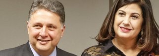 Anthony Garotinho e Rosinha Garotinho, ex-governadores do Rio, foram absolvidos da acusação de abuso de poder político pelo Tribunal Regional Eleitoral do Rio de Janeiro; decisão deixa que ambos continuem elegíveis para cargos políticos; na mesma ação foi absolvida a filha do casal, Clarissa Garotinho, deputada federal pelo PRB