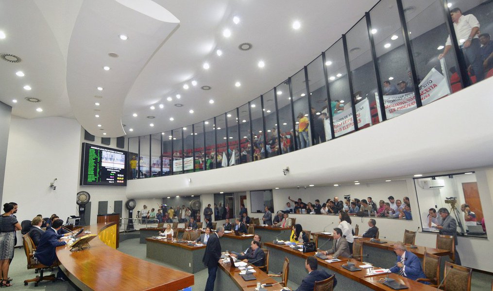 Além da operação de R$ 453 milhões para projetos diversos no estado, os deputados estaduais autorizaram o governo do Estado a contrair um empréstimo de R$ 130 milhões junto a Caixa Econômica para a construção da nova ponte sobre o Rio Tocantins, em Porto Nacional; a aprovação terá de passar pela sanção da União; a nova ponte terá 1.488 metros de extensão, sendo 1.088 de vão e 400 de aterro