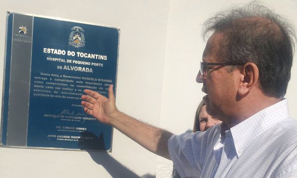 O governador do Tocantins, Marcelo Miranda, está em Alvorada, no sul do Estado, para a entregar a adequação e a ampliação do Centro Cirúrgico do Hospital de Referência de Alvorada, que está sendo reativado para atender os usuários do SUS; na sequência, o chefe do executivo estadual inaugura, na rodovia TO-373, um total de 112,61 km de pavimentação, ligando Alvorada a São Miguel, já na divisa com o estado de Goiás