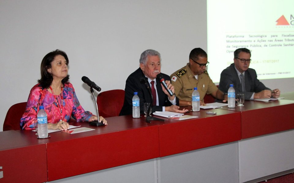 O governo de Minas Gerais iniciou um Procedimento de Manifestação de Interesse para avançar na construção de uma plataforma tecnológica a ser implantada em Minas Gerais, com o apoio da iniciativa privada, por meio de PPP); a data de recebimento de propostas de empresas interessadas no PMI 01/2017 se estende até o dia 18 de agosto deste ano. Segundo informações da Prodemge, o projeto contempla a criação de uma solução de captura, monitoramento e armazenamento de dados eletrônicos de veículos e cargas que trafegam nas rodovias federais e estaduais e vias urbanas do estado, com fins de fiscalização, monitoração e ações nas áreas tributária, de segurança pública, de controle sanitário e de operações viárias.