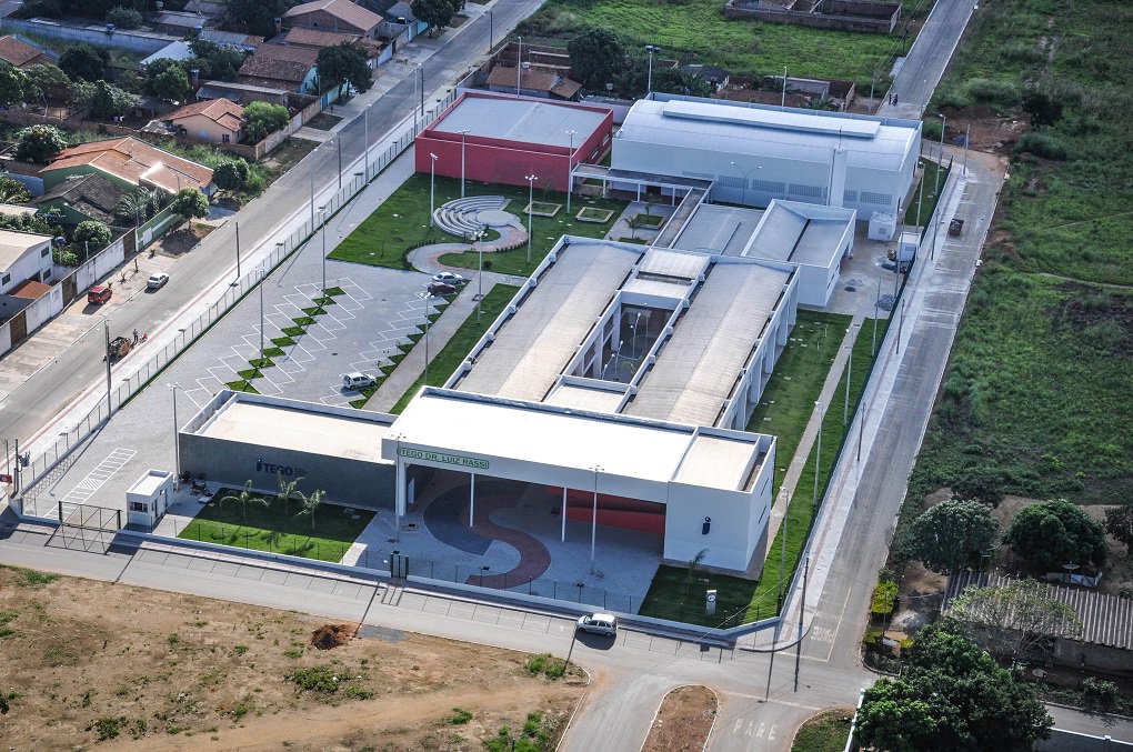 A ampliação da Rede Itego (Instituto Tecnológico do Estado de Goiás) faz parte da política do governador Marconi Perillo de priorizar a educação profissional como ferramenta para a geração de emprego e atração de investimentos para o Estado; Itego de Santo Antônio do Descoberto será a 18ª unidade a ser entregue este ano; primeira foi a de Aparecida de Goiânia, já em funcionamento, que recebeu R$ 11 milhões em investimentos e faz parte do projeto de expansão