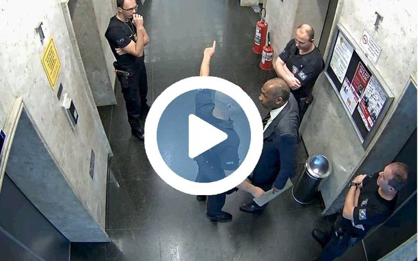 Manifestação ocorreu no local em que advogado sofreu a agressão, no centro de São Paulo; o advogado Flávio César Damasco foi hostilizado, algemado e levado a uma delegacia ao tentar entrar no Tribunal Regional do Trabalho, TRT da 2.ª Região, no centro de São Paulo; o caso aconteceu em 10 de novembro de 2016