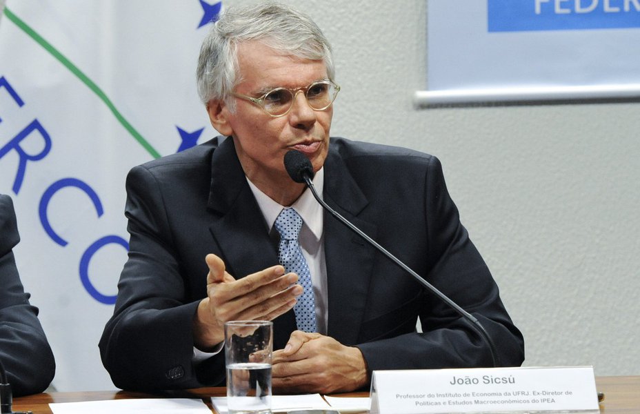 João Sicsú contesta discurso de Temer e diz que Brasil está longe de sair da recessão; para o professor da UFRJ, crescimento do PIB foi causado pela demanda externa: consumo das famílias continua a cair