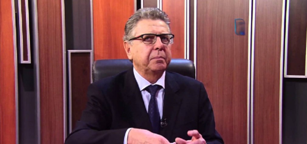 O secretário municipal de Trabalho e Empreendedorismo da capital, Eliseu Gabriel, anunciou que vai deixar a prefeitura de São Paulo na semana que vem; vereador eleito pelo PSB, Gabriel vai voltar à Câmara Municipal. Trata-se da terceira baixa no secretariado de João Doria, que antes perdeu Soninha Francine (PPS) e Patrícia Bezerra (PSDB); "Sou presidente municipal do meu partido e preciso dar uma atenção maior para a articulação política", disse Gabriel, ao Estadão, ao comentar a saída