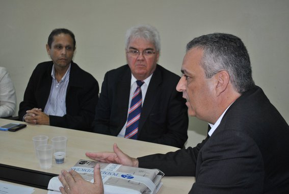 O Ministério Público de Alagoas vai reativar o grupo de trabalho do órgão - que foi criado em 2010 pós uma grande enchente no estado - para acompanhar de perto as ações do poder Executivo em relação às vítimas das chuvas; objetivo é evitar que todos os anos mais pessoas sejam vítimas das chuvas, além de saber quais posições foram tomadas acerca dos desabrigados de 2010; "Vou reativar as reuniões e saber quais providências foram adotadas. O que não pode mais acontecer é que, a cada inverno, se repita o número de óbitos por conta da inércia das autoridades", afirmou o procurador-geral de Justiça, Alfredo Gaspar de Mendonça
