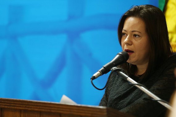 Com o objetivo de fortalecer a Rede de Atenção Básica e melhoria da assistência aos usuários do SUS, a secretária da Saúde de Aracaju, Waneska Barboza, viaja para conhecer os sistemas de gestão da área que atualmente estão em funcionamento em três cidades brasileiras: Maceió (AL), Vitória (ES) e São José dos Pinhais (PR); a ideia é ver de perto o funcionamento do sistema informatizado de toda a rede de Saúde, desde a implantação do prontuário eletrônico na Atenção Básica até a integração com a Atenção Especializada, Média e Alta Complexidade, Hospitais Municipais, Farmácias e Amoxarifado