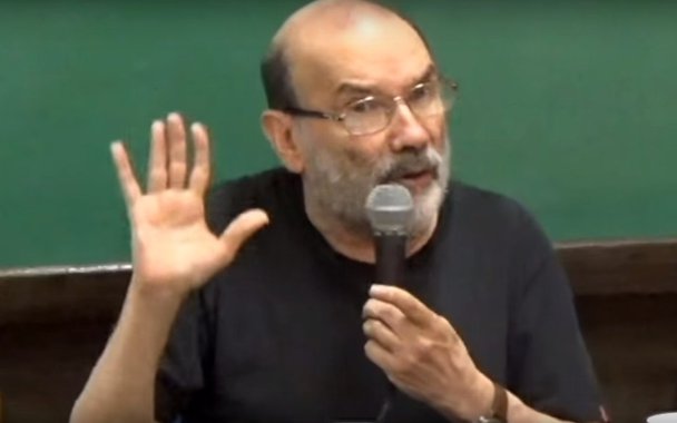 Professor emérito de Filosofia da Universidade de São Paulo (USP) Ruy Fausto defendeu neste domingo, 25, que o Partido dos Trabalhadores não pode mais exercer a hegemonia no campo da esquerda no Brasil; Fausto defende a formação de uma frente única progressista para a eleição presidencial de 2018 com, por exemplo, o ex-prefeito de São Paulo Fernando Haddad (PT) e o deputado estadual Marcelo Freixo (PSOL-RJ); "Às vezes, um dos melhores do PT com um dos melhores do PSOL poderia funcionar", afirmou